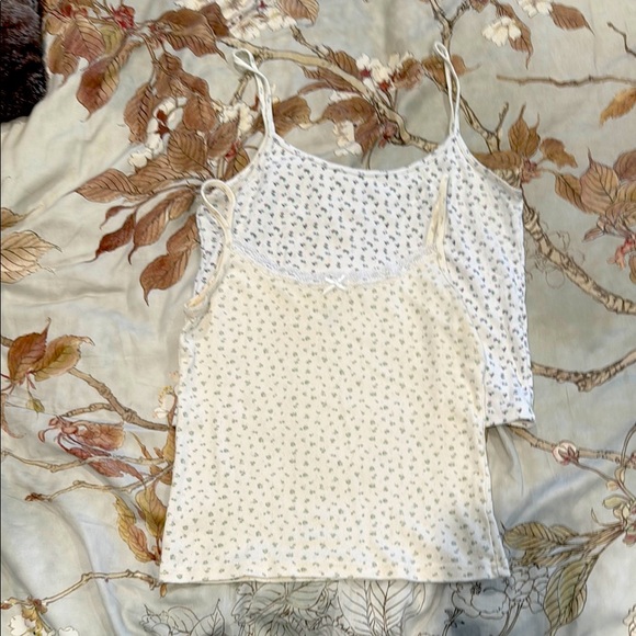 Brandy Melville set of 2 Floral Tank Tops - Picture 1 of 6